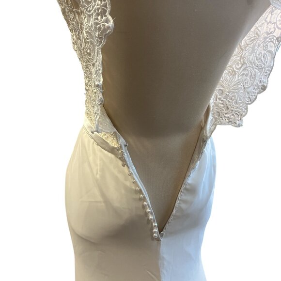 ALLURE BRIDALS ROMANCE Ivory WEDDING DRESS SZ 4 Plunge Bodice Zip Faux Buttons - Picture 10 of 16